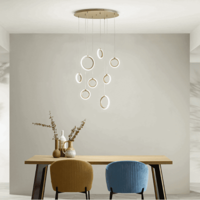 Sospensione moderna con lampade colorate. «Illuminazione a partire da 12€».
